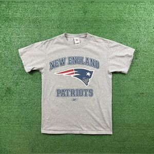 Y2K  Reebok New England Patriots  t shirt size medium